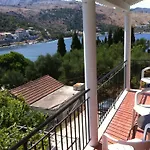 Dimitrakis Daire Kassiopi